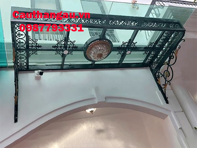 Mái che sắt nghệ thuật kính cường lực tại hà nội Mái che sắt nghệ thuật kính cường lực tại hà nội